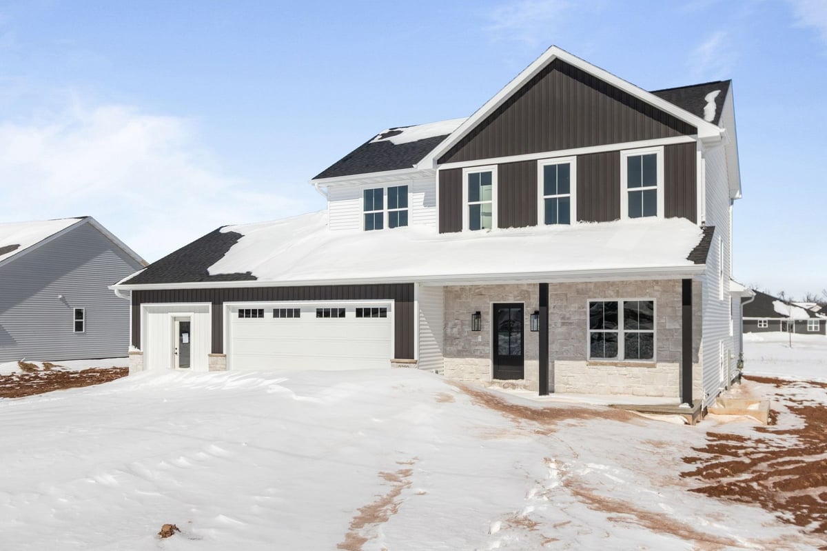 2380-scheuring-rd-lawrence-wi-front-exterior-wide