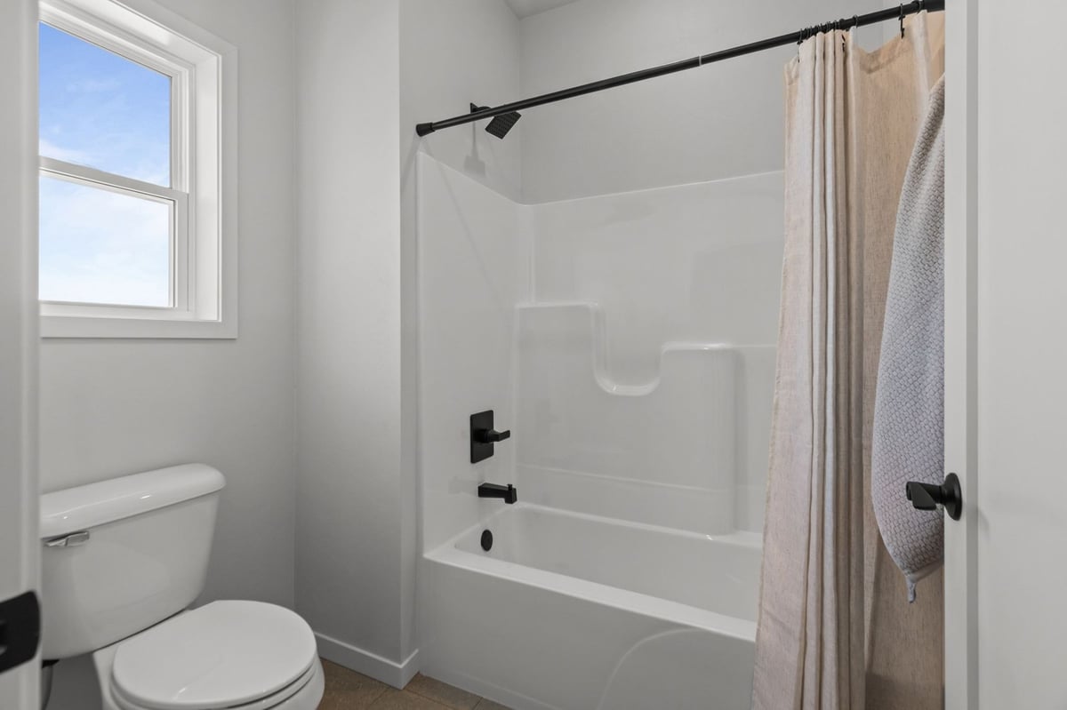 2380-scheuring-rd-lawrence-wi-closet-bedroom-four