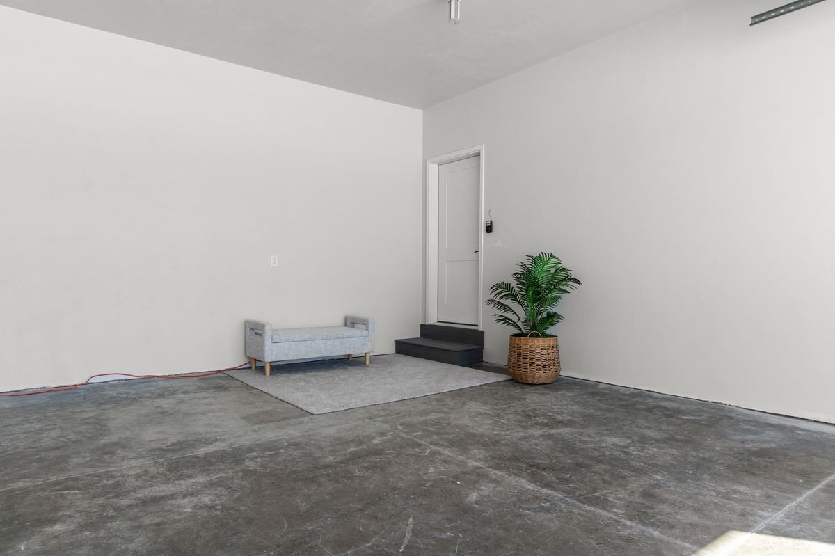 2380-scheuring-rd-lawrence-wi-garage-interior