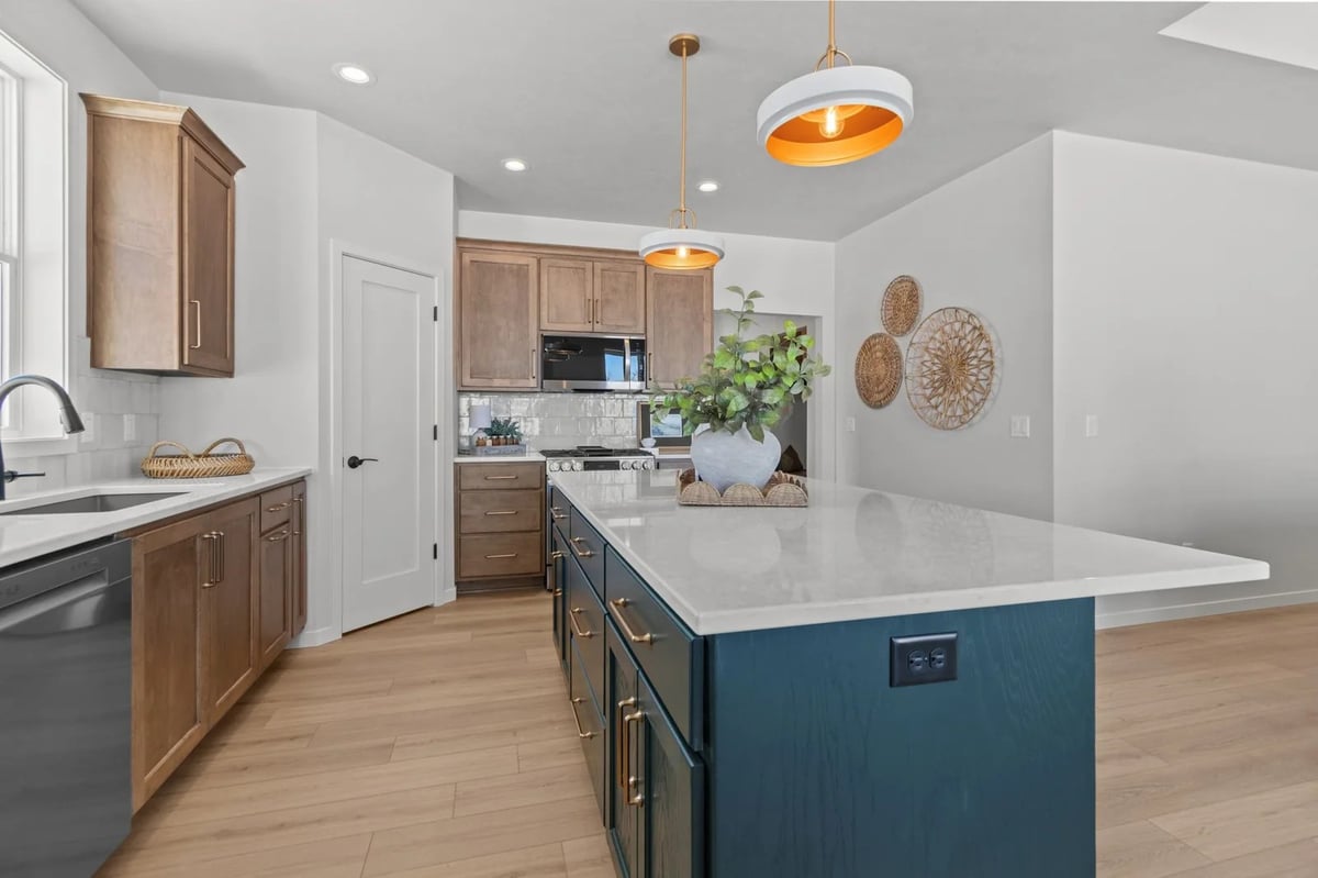 2380-scheuring-rd-lawrence-wi-kitchen-island-detail