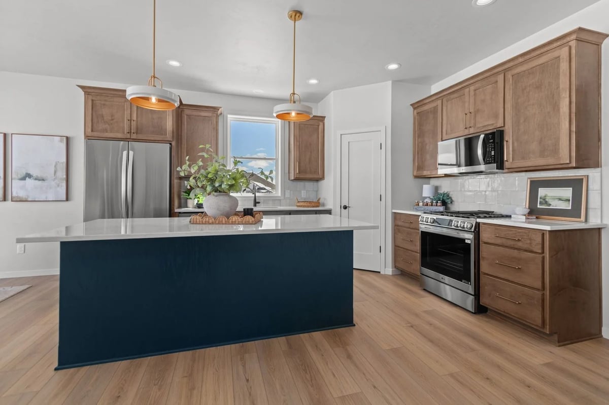 2380-scheuring-rd-lawrence-wi-kitchen-island-front