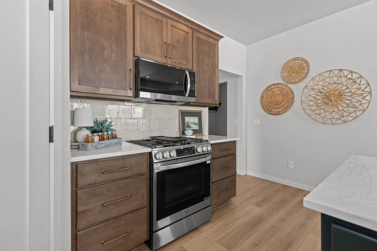 2380-scheuring-rd-lawrence-wi-kitchen-stove-area