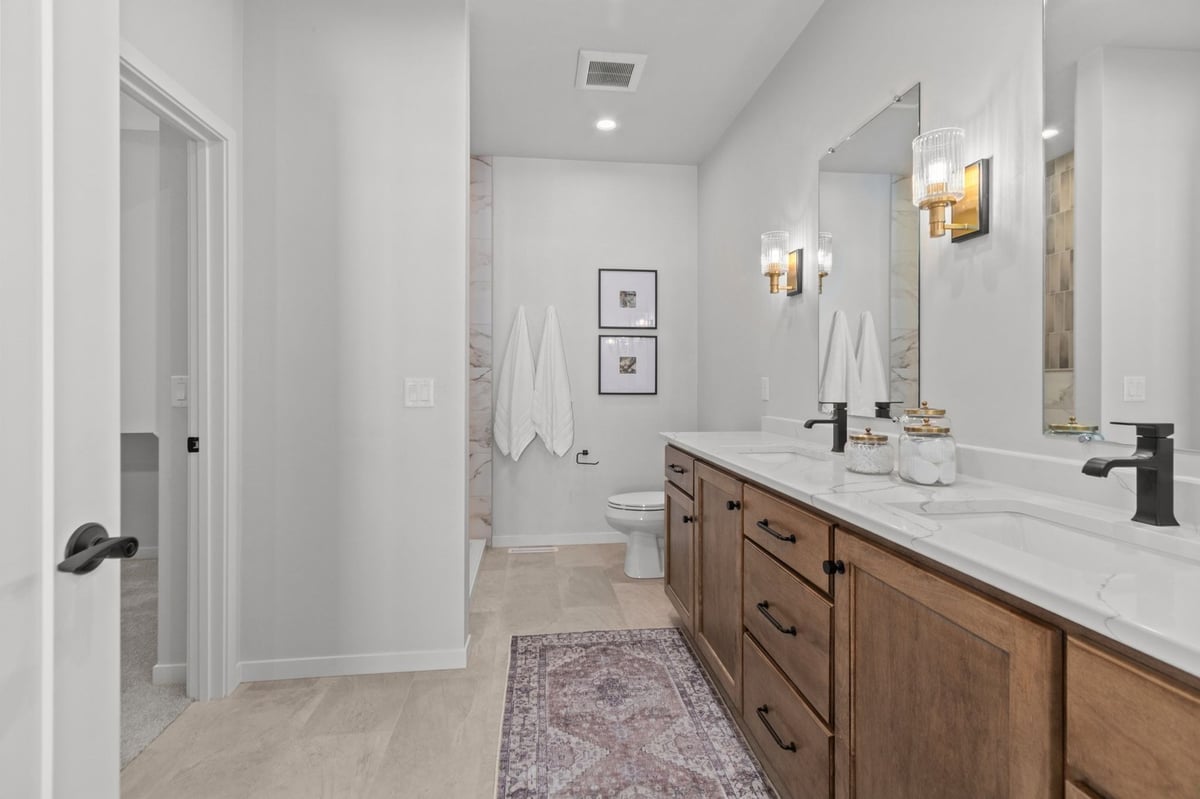 2380-scheuring-rd-lawrence-wi-primary-bathroom-vanity
