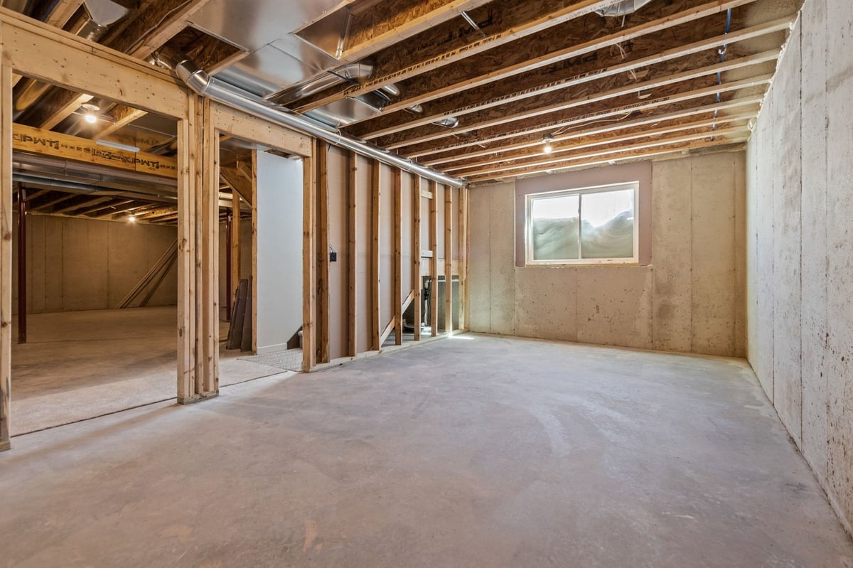 2380-scheuring-rd-lawrence-wi-unfinished-basement-room