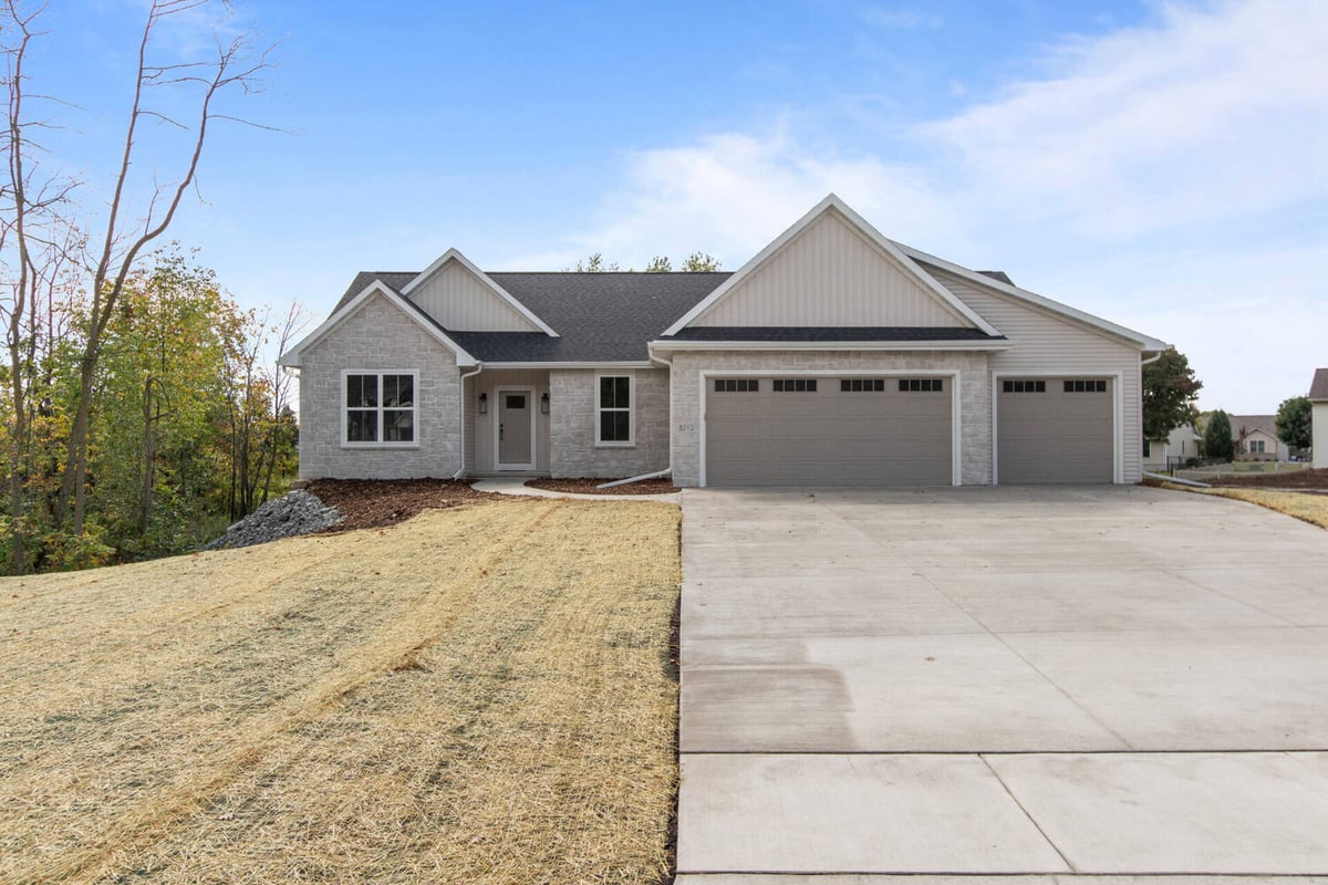 Front exterior of new custom ranch home by Midwest Design Homes in Bellevue, WI