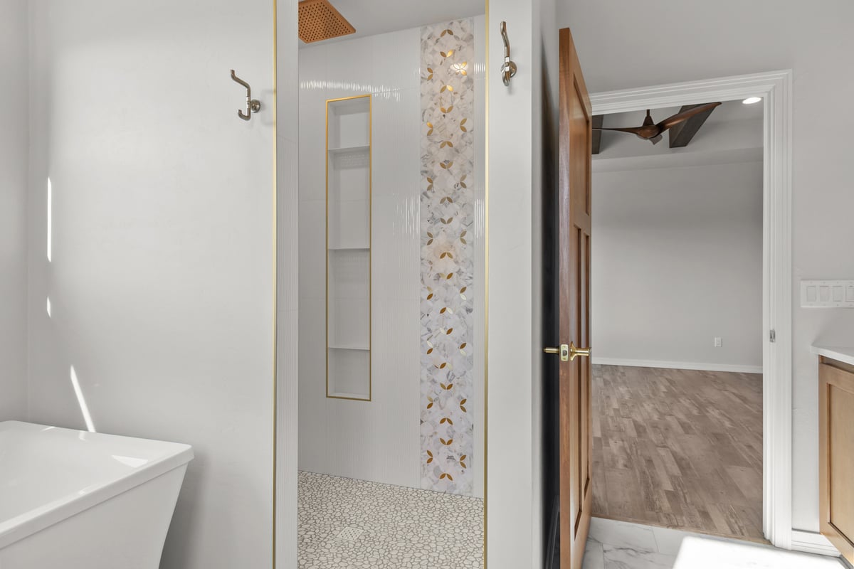 Custom tiled shower and bathtub by Midwest Design Homes in Appleton, Wisconsin