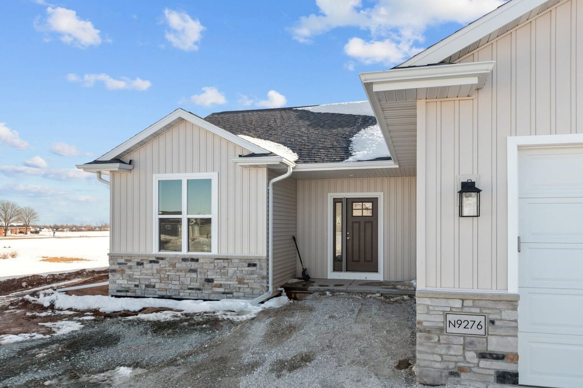 Front door and garage view of Midwest Design Homes build in Kaukauna, Wisconsin