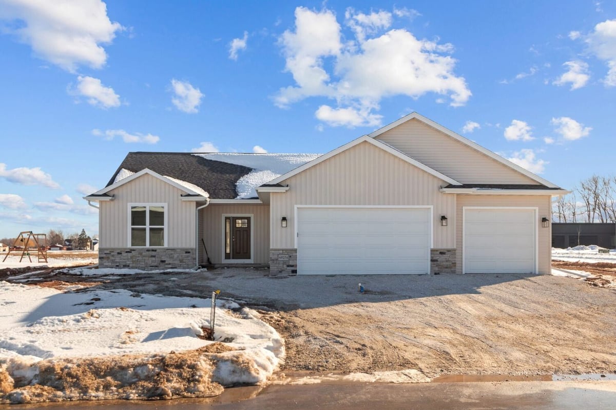 Front-facing view of new home by Midwest Design Homes in Kaukauna, Wisconsin