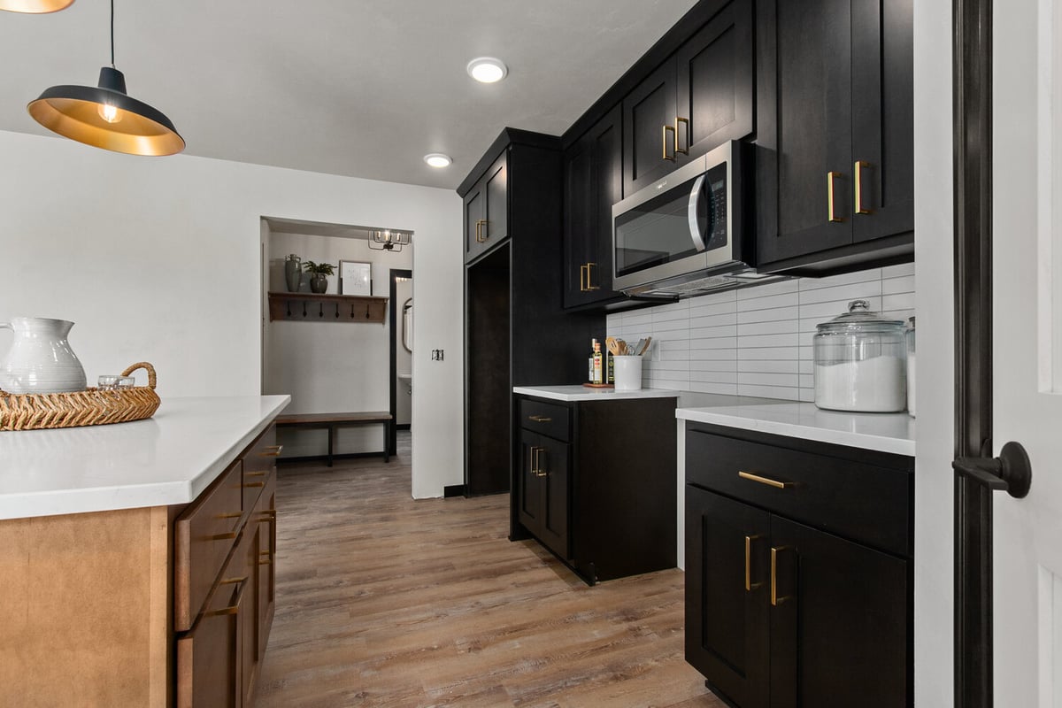 Custom kitchen with island in Kaukauna WI by Midwest Design Homes