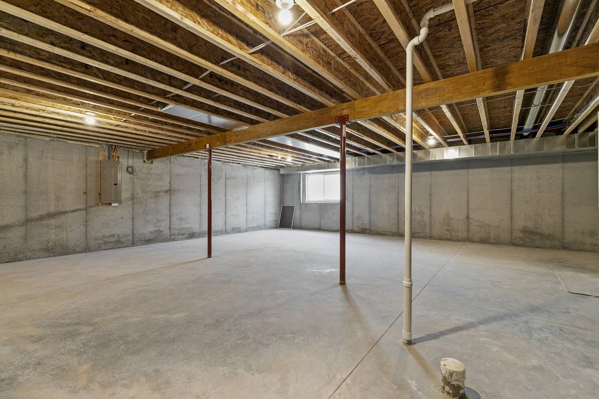 Large unfinished basement with daylight window in MDH home in Kaukauna, WI